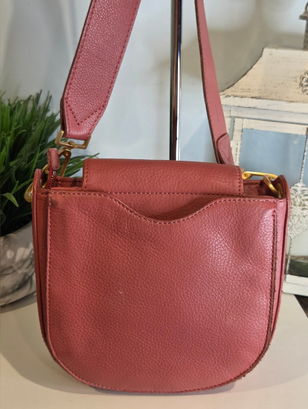 Hammitt Kayce Saddle Med Crossbody - RARE Rouge Pink & Brushed Gold-2023 - Picture 4 of 16